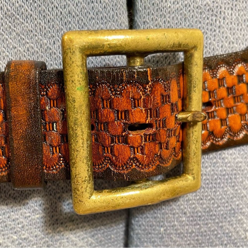 Wide vintage cowhide embossed western belt with brass buckle rugged cowboy - Picture 11 of 12